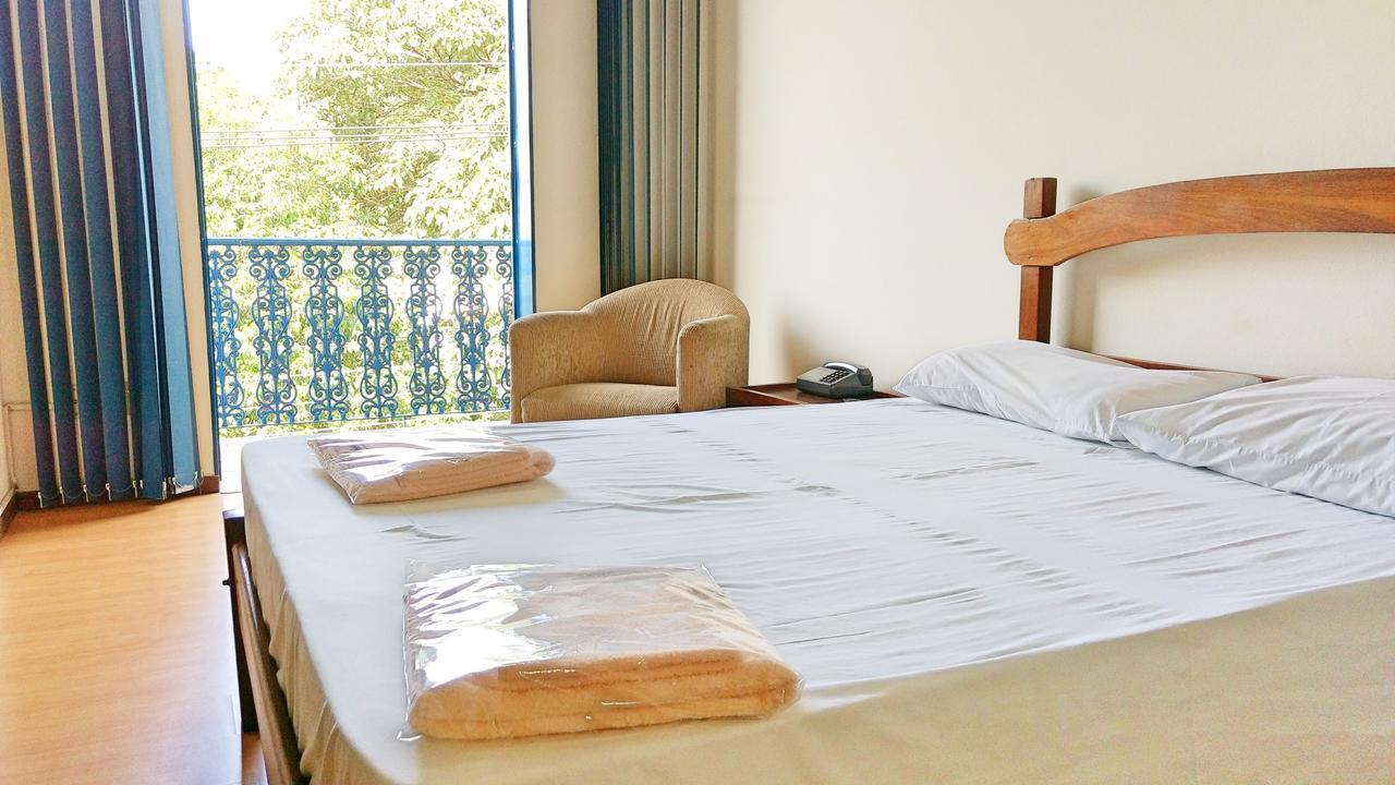 Hotel Vila Mineira Oliveira  Bagian luar foto